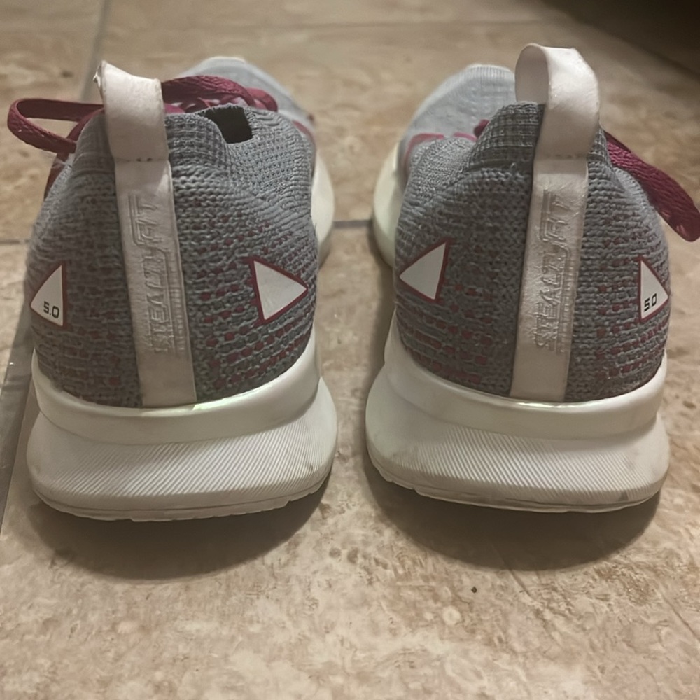 Brooks Levitate 5 Stealth Fit women’s 8.5 - Picture 5 of 9